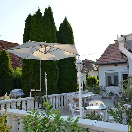 Henrietta - Violetta Guest house *