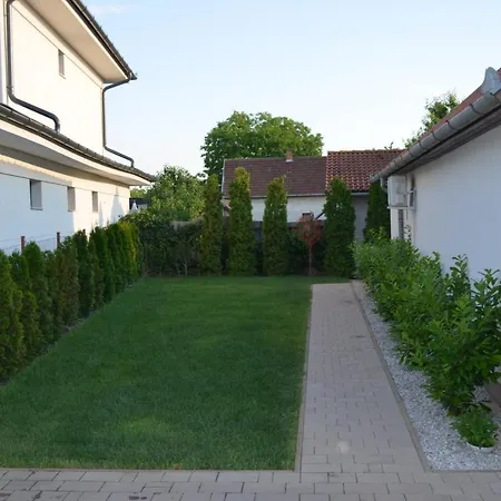 Guest house Henrietta - Violetta Hajduszoboszlo