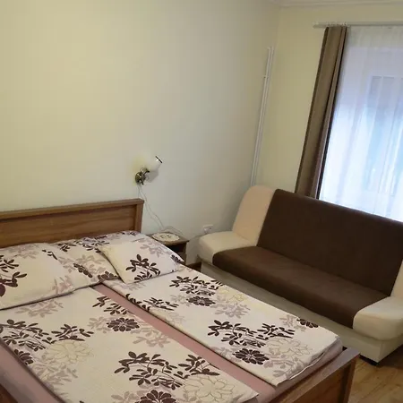 בית הארחה Henrietta - Violetta Hajdúszoboszló