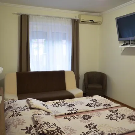 Henrietta - Violetta בית הארחה