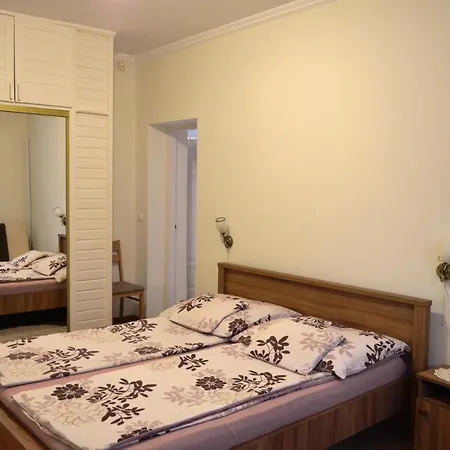 Henrietta - Violetta בית הארחה *