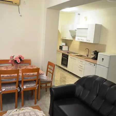 Henrietta - Violetta בית הארחה *