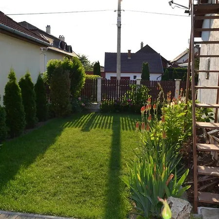 Henrietta - Violetta בית הארחה