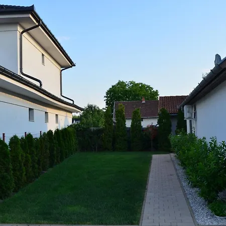 בית הארחה Henrietta - Violetta *