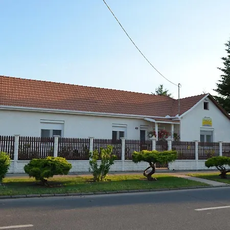 Henrietta - Violetta בית הארחה