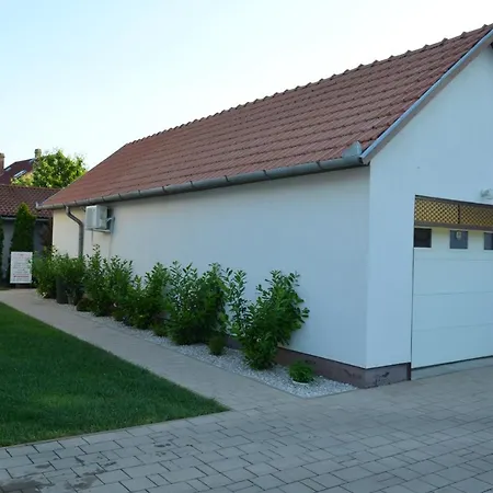 Henrietta - Violetta בית הארחה