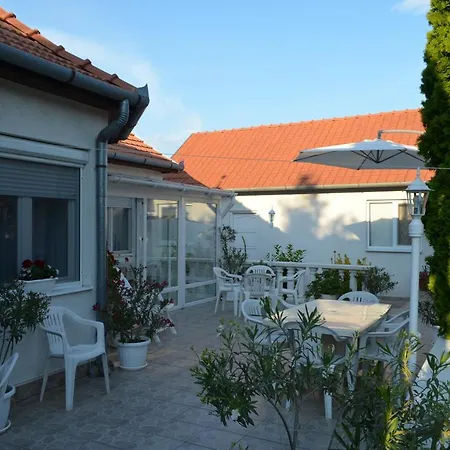 בית הארחה Henrietta - Violetta *